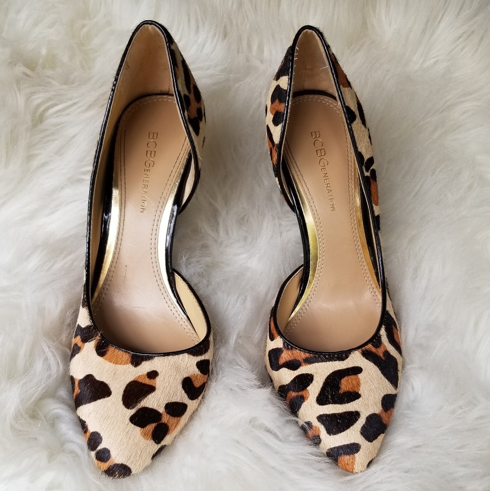 BCBGENERATION LEOPARD PUMPS